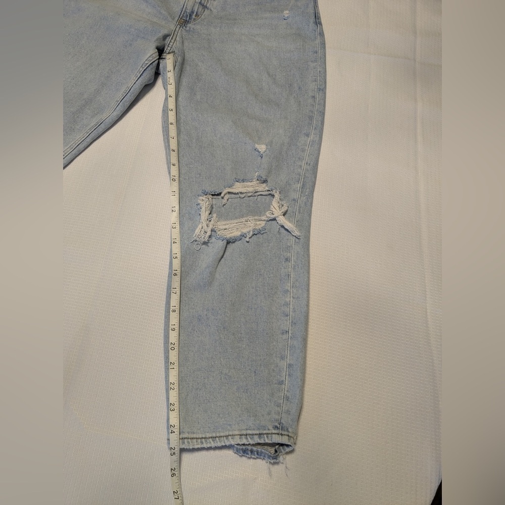 Abercrombie & Fitch The Mom High Rise Curve Love Light Wash Distressed 10R - Picture 2 of 7